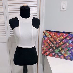 White quilted crop top 💓